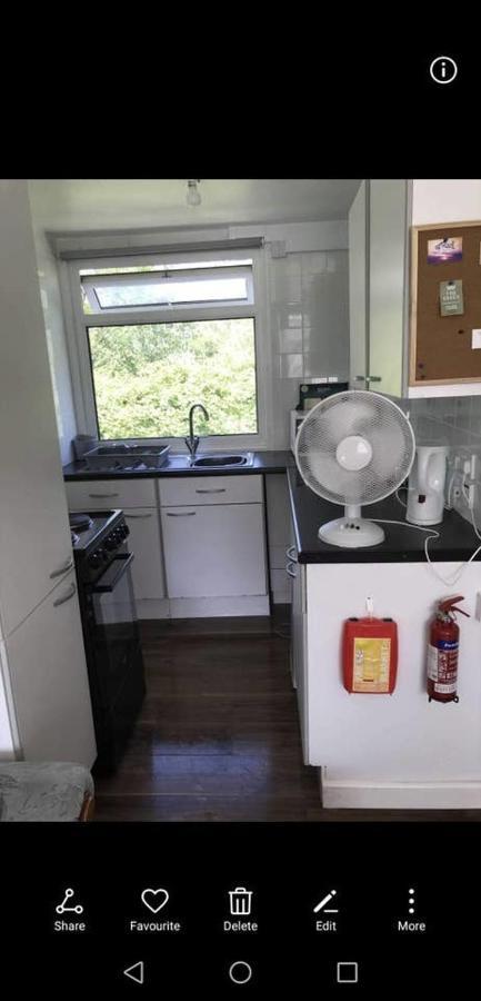 2 Bedroom Chalet Near The Beach Brading Exterior foto